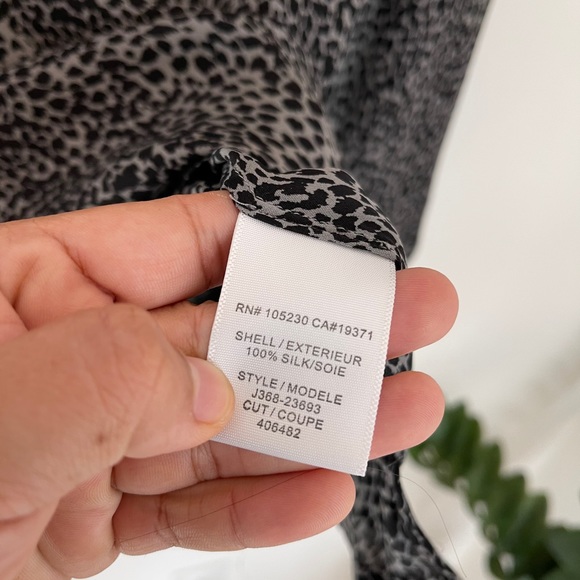 JOIE 100% Silk Spotted Blouse/Top Size Small - Picture 4 of 5